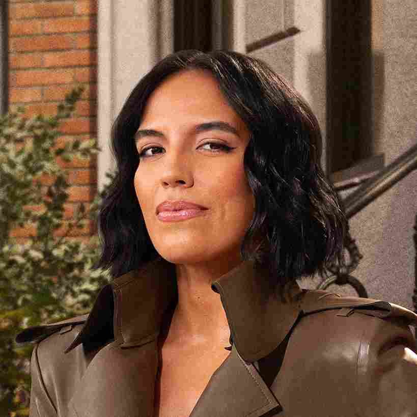 Danielle Olivera in the city_11zon