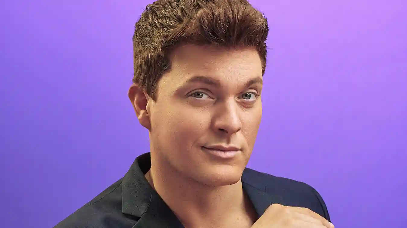 Zack Wickham in the city_11zon